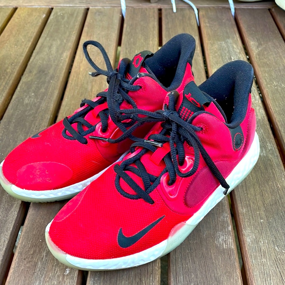 Nike youth red swoosh sneakers 4Y boys or girls